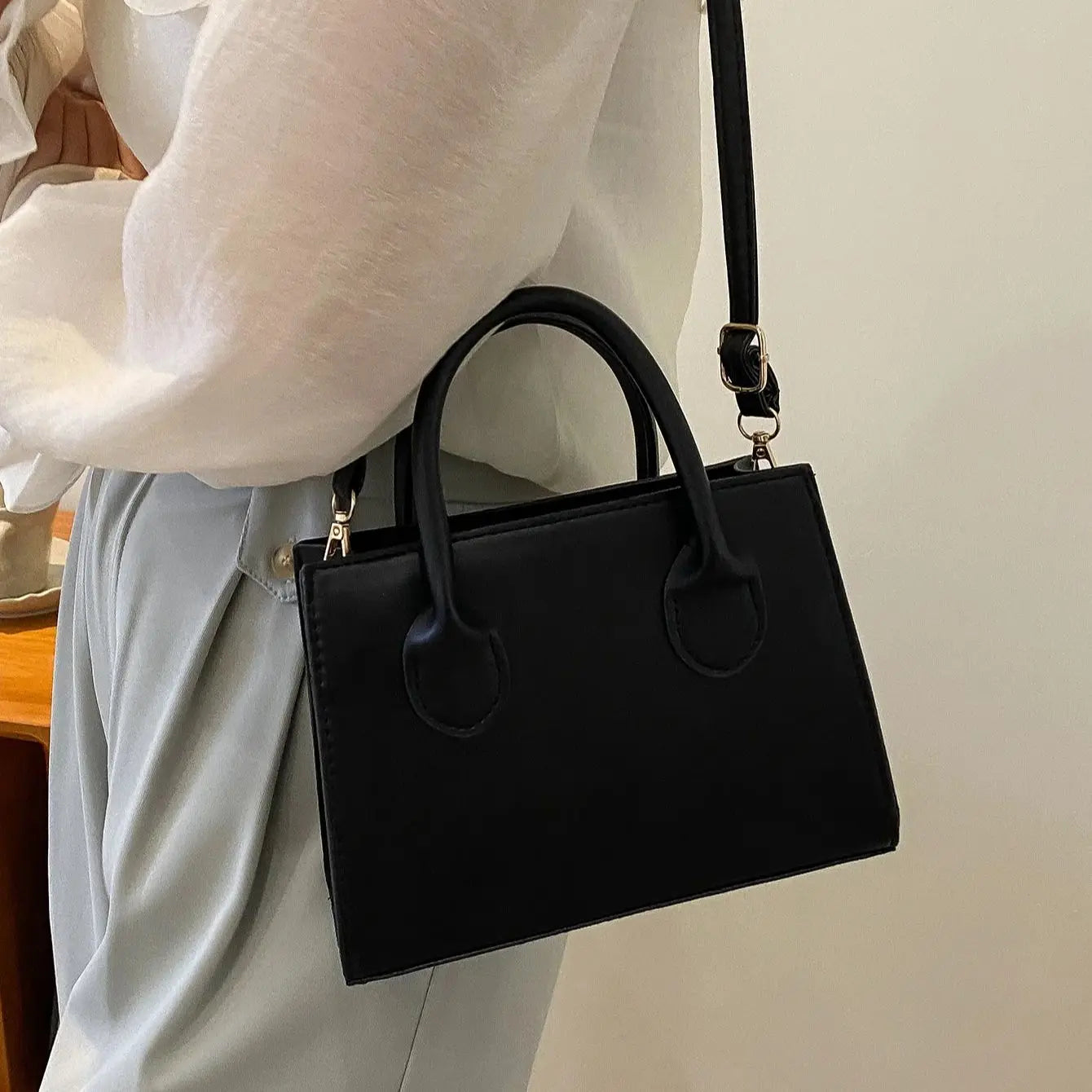 CASUAL CROSSBODY BAG